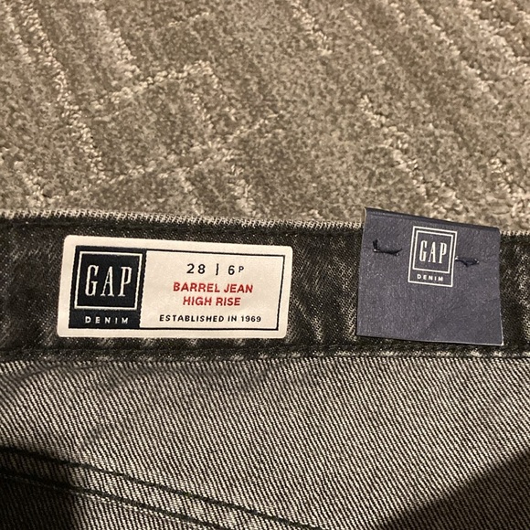 Gap Barrel Jean High Rise in Washed Black Denim 28/6P / Style 600210 - Picture 6 of 11